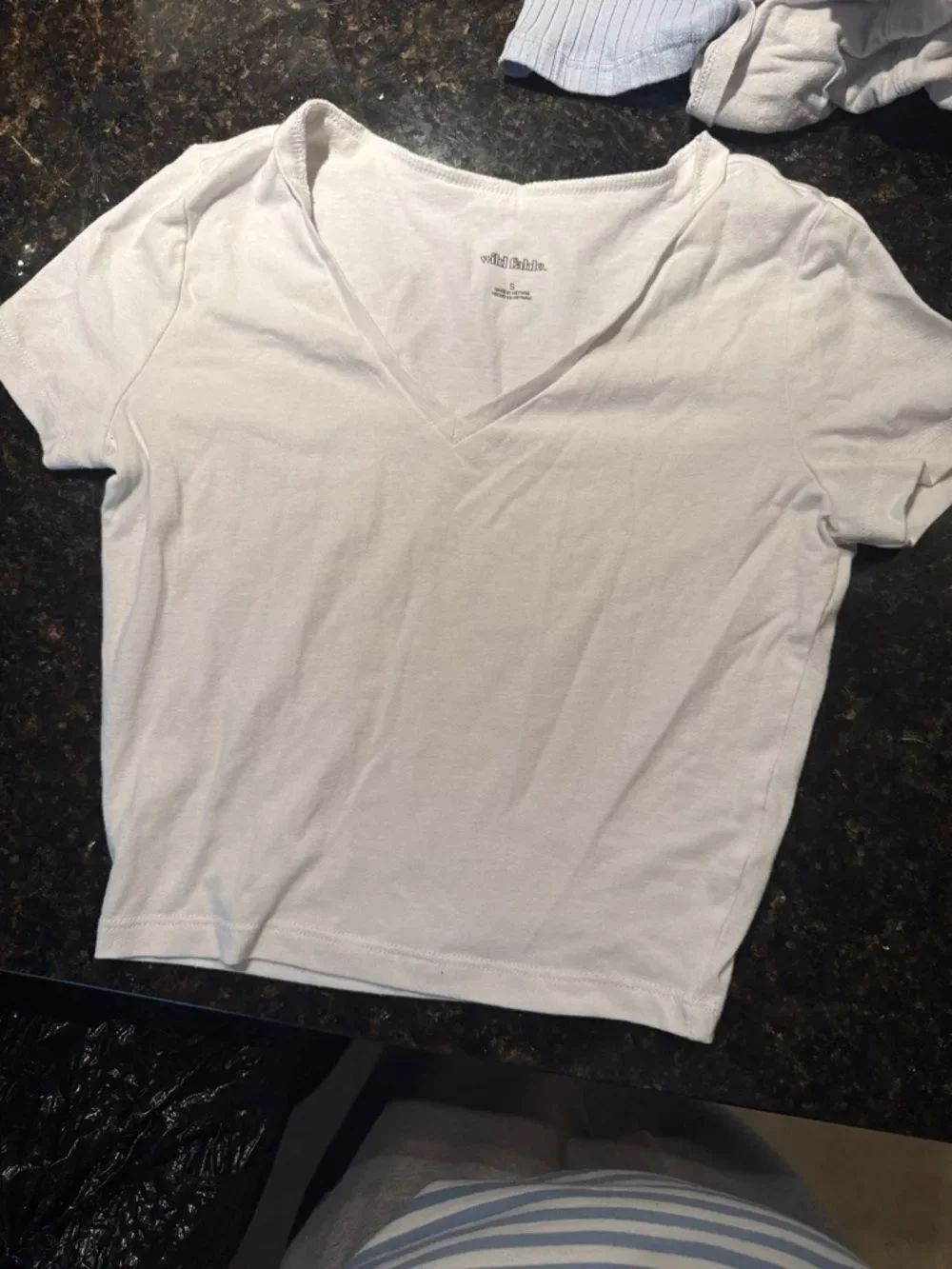 V-neck White Short Sleeve Tee Wild Fable Cropoed White. Size Small